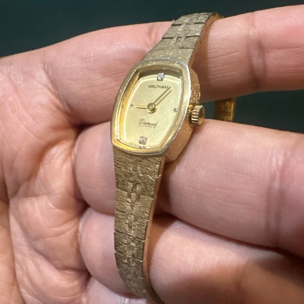 Works Vintage Waltham Diamond Quartz Ladies Watch Gold tone 16mm Fit 6.25